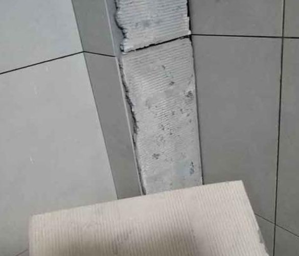 祥符瓷砖空鼓维修公司分享下厨房瓷砖脱落的补救措施。